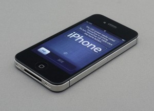 800px-IPhone_4S_unboxing_17-10-11